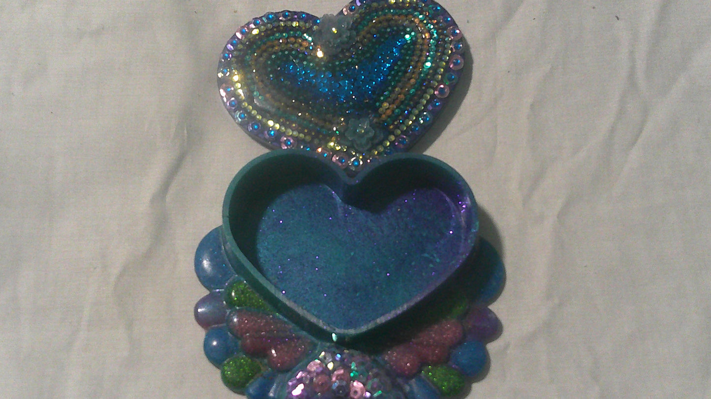 Handmade resin mermaid heart jewellery box - base detail with resin domes